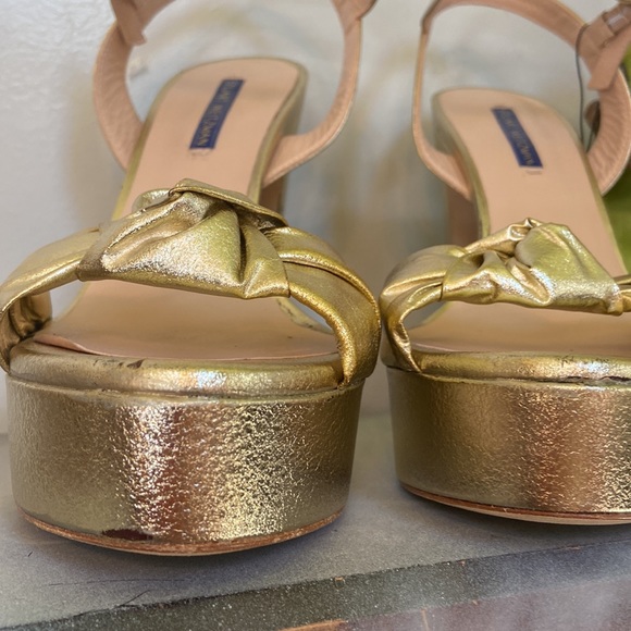 Stuart Weitzman Gold leather platform sandals sz 10 - Picture 16 of 16